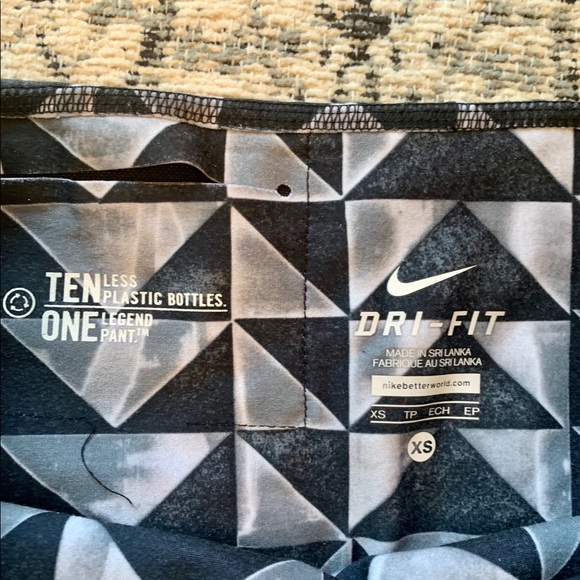 Nike women’s Dri Fit Leggings - Picture 2 of 3